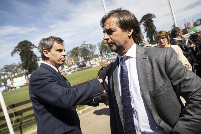 Patricio Cortabarría y Luis Lacalle Pou, durante el cierre de la Expo Prado 2023. · Foto: Camilo dos Santos