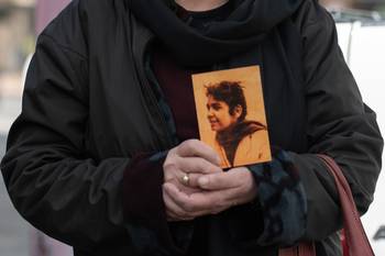 Durante la inauguración de una placa en su memoria en la sede del Casmu de Bulevar Artigas, en Montevideo (archivo, 2023). · Foto: Alessandro Maradei