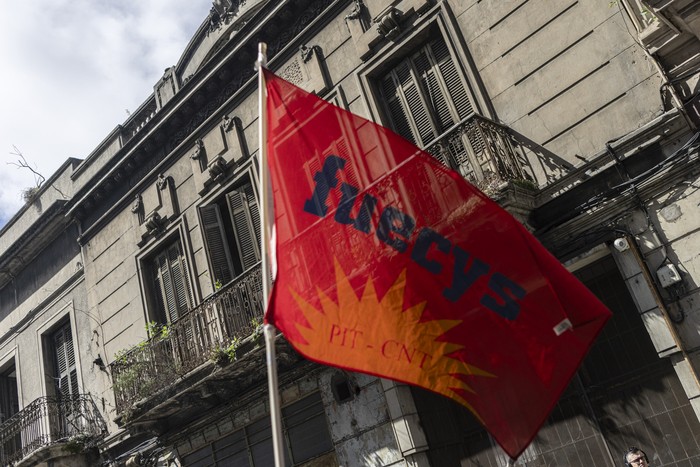 Movilización de Fuecys en la Dinatra. (archivo, mayo de 2025) · Foto: Ernesto Ryan