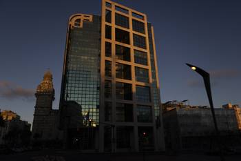 Torre Ejecutiva, frente a la plaza Independencia de Montevideo (archivo). · Foto: Ernesto Ryan