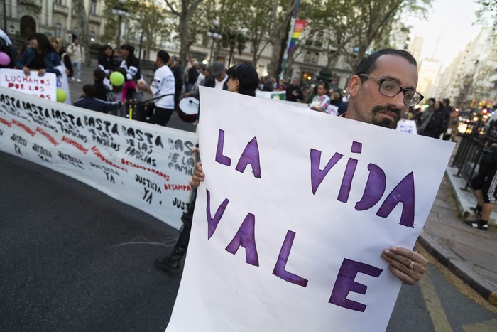 Colectivo La Vida Vale, en la plaza Cagancha (archivo, octubre de 2023). · Foto: Camilo dos Santos