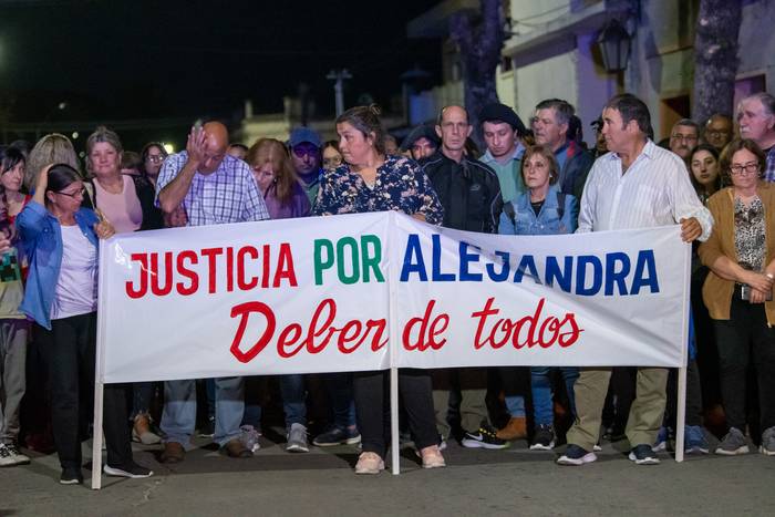 Movilización en reclamo de justicia por parte de familiares de Alejandra Saavedra, fallecida en siniestro de tránsito protagonizado por Héctor Curutchet (archivo, octubre de 2023).
