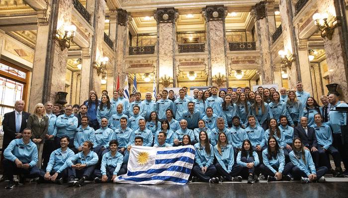 Despedida a los deportistas que van a los Juegos Panamericanos en Chile, el miércoles, en el Palacio Legislativo. · Foto: Mara Quintero