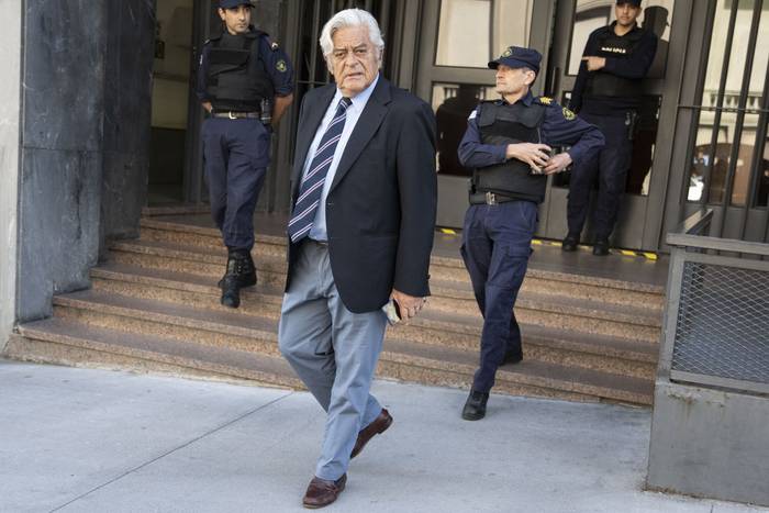 Luis Alberto Lacalle Herrera, el 13 de octubre, a la salida del juzgado, en Montevideo. · Foto: Mara Quintero