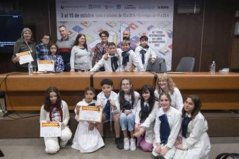 Entrega de premios del concurso Gigantes de la Lengua, en la sala Dorada de la Intendencia de Montevideo. · Foto: Alessandro Maradei