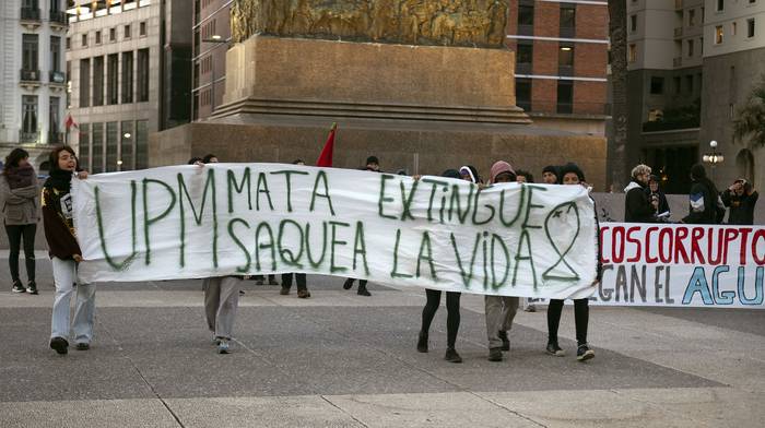 Manifestación en la plaza Independencia, el 17 de octubre. · Foto: Alessandro Maradei