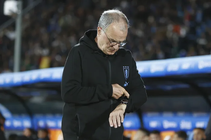 Marcelo Bielsa, el 17 de octubre de 2023, en el estadio Centenario. Foto: Camilo dos Santos