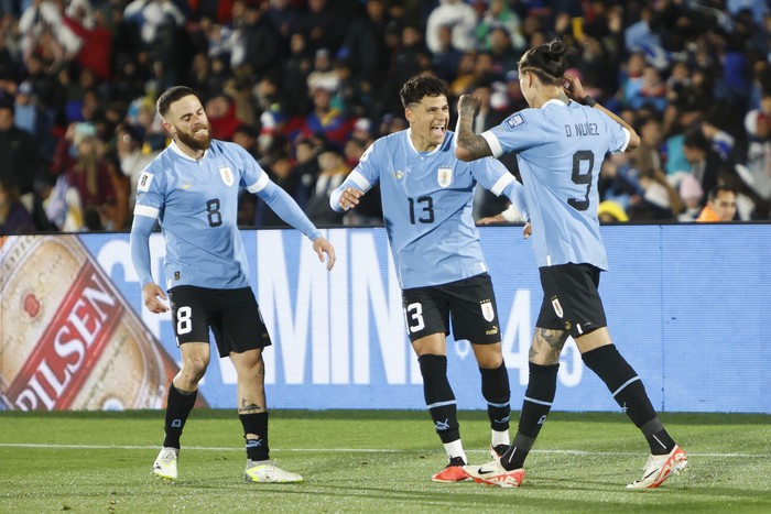 Nahitan Nandez ,Maximiliano Araujo, Darwin Núñez  el Estadio Centenario · Foto: Camilo dos Santos