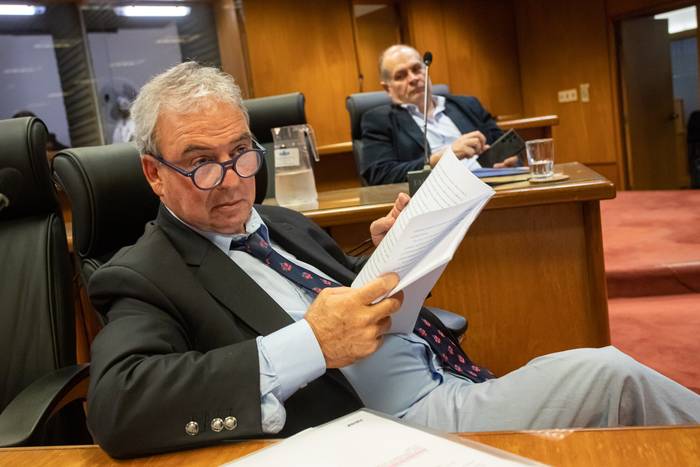 Luis Alberto Heber, en una comisión en el edificio anexo del Palacio Legislativo (archivo, noviembre de 2023). · Foto: Rodrigo Viera Amaral