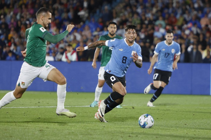 Cristian Olivera (c), durante un partido ante Bolivia (archivo). · Foto: Camilo dos Santos