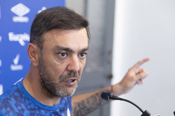 Álvaro Recoba, en conferencia de prensa. · Foto: Camilo dos Santos