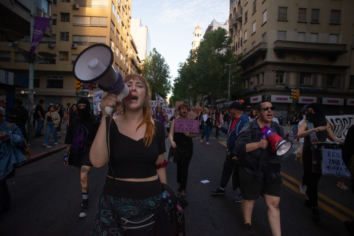 Marcha por el Día Internacional de Eliminación de la Violencia contra las Mujeres, en el centro de Montevideo (archivo, 2023). · Foto: Mara Quintero