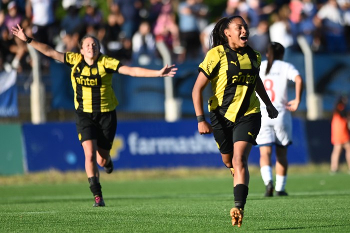 Wendy Carballo, durante un partido en el estadio Gran Parque Central (archivo, diciembre de 2023).