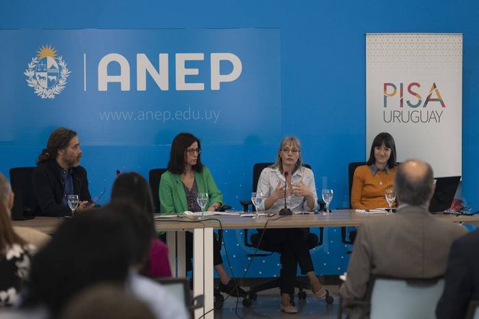 Durante el informe de resultados de Uruguay en la evaluación internacional de estudiantes PISA 2022, el 5 de diciembre, en el salón de actos del edificio de la ANEP. · Foto: Alessandro Maradei