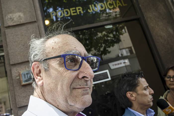 Gustavo Olmos, luego de declarar en el juzgado, el 12 de diciembre, en Montevideo. · Foto: Rodrigo Viera Amaral