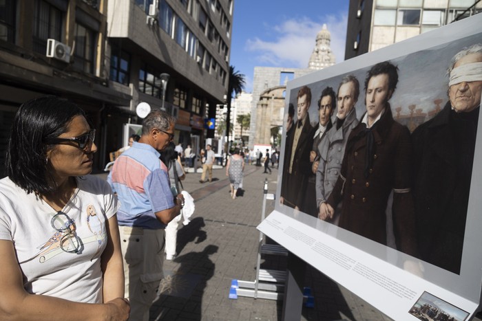 Pinturas del Museo Del Prado, en la peatonal Sarandí y Bacacay, en la Ciudad Vieja de Montevideo (archivo, 2023). · Foto: Camilo dos Santos