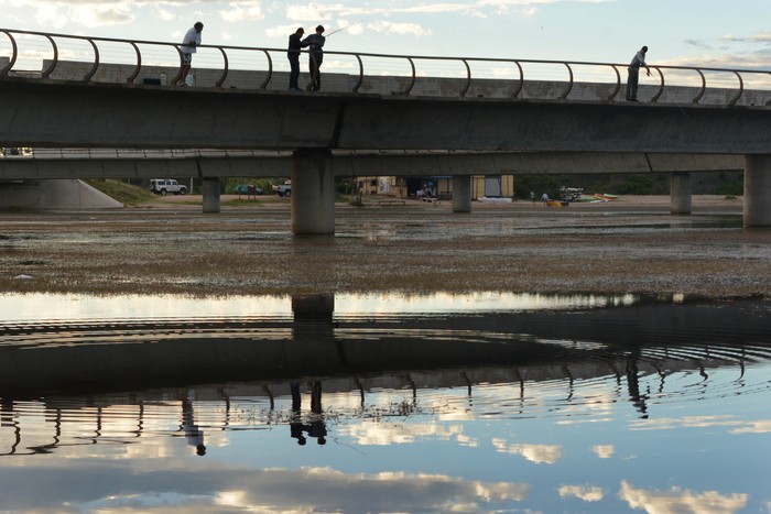 Puente sobre la laguna Garzón (archivo, enero de 2024). · Foto: Virginia Martínez  Díaz