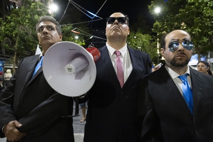 Momosapiens, durante el Desfile Inaugural de Carnaval, por la avenida 18 de Julio de Montevideo. · Foto: Camilo dos Santos