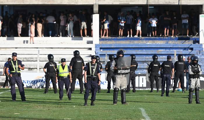 Foto principal del artículo 'Los árbitros confirmaron las medidas solicitadas para prevenir la violencia en el fútbol' · Foto: Alessandro Maradei