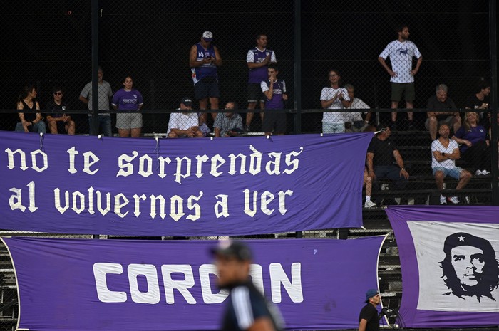 Foto principal del artículo 'Alberto Ward, presidente de Defensor Sporting: “A los cuadros que no son los grandes nos tienen para rellenar el calendario”' · Foto: Alessandro Maradei