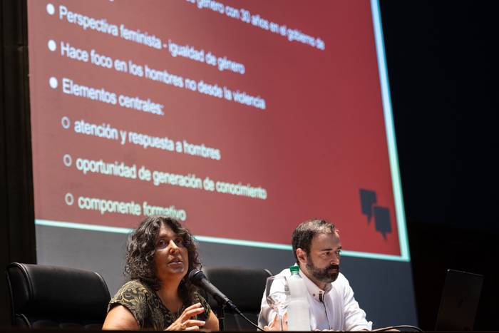 Solana Quesada y Néstor Rodríguez, el 9 de febrero, durante la presentación de los resultados en la Intendencia de Montevideo. · Foto: Mara Quintero
