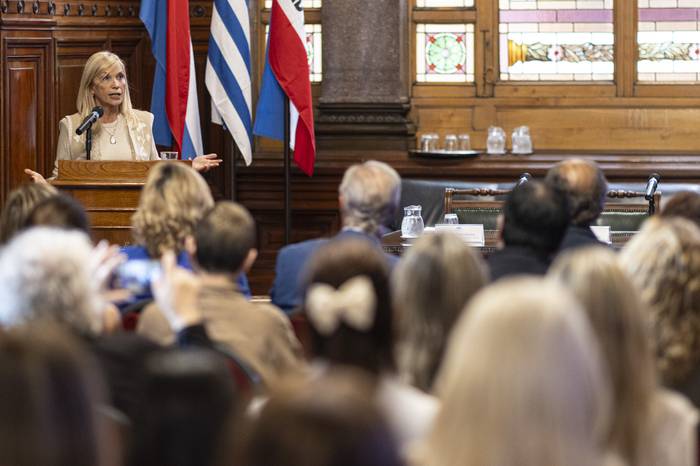 La vicepresidenta Beatriz Argimón durante el acto en que se presentó la encuesta. · Foto: Ernesto Ryan