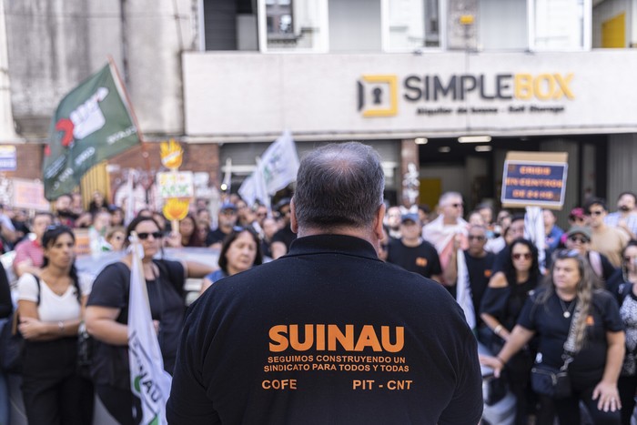 Movilización de Suinau, el 6 de marzo, en la Ciudad Vieja. Foto: Ernesto Ryan