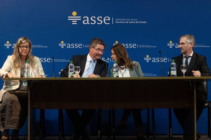 Rosario Berterretche, Leonardo Cipriani, Karina Rando y Daniel Strozzi, el 12 de marzo, durante la Inauguración de telemedicina en centros ASSE. · Foto: Mara Quintero