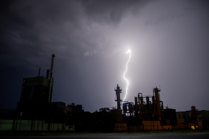 Foto principal del artículo 'Inumet emitió doble alerta naranja y amarilla por tormentas puntualmente fuertes y severas' · Foto: Ignacio Dotti