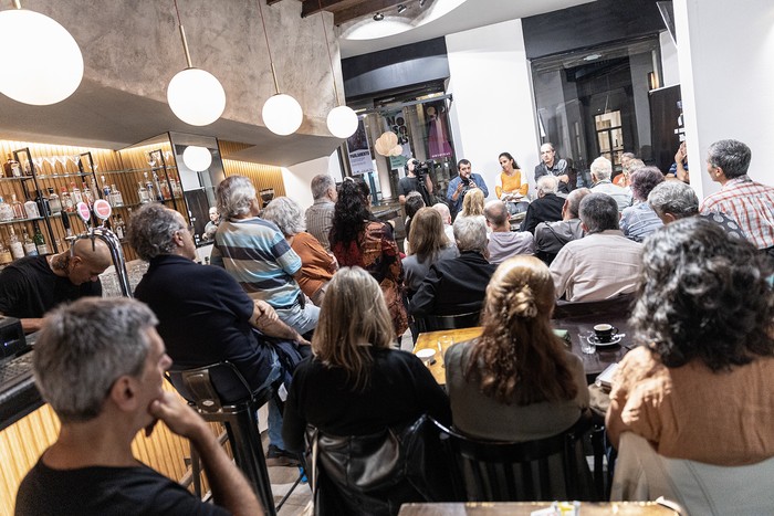 Lucas Silva, Natalia Uval y Marcelo Pereira, durante una charla e intercambio con los suscriptores, en el marco de los 18 años de _la diaria_. · Foto: Camilo dos Santos