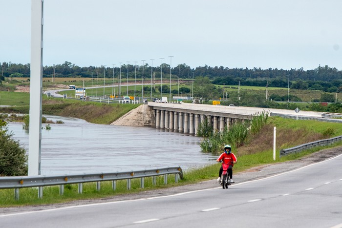 Ruta 1, río Rosario, Colonia (archivo, 2024). · Foto: Ignacio Dotti