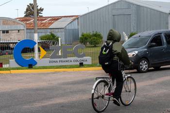 Acceso principal a Zona Franca Colonia donde se encuentra la empresa Cla Sienz (archivo, abril de 2024). · Foto: Ignacio Dotti