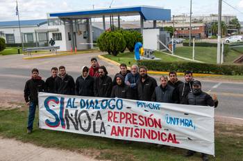 Asamblea de trabajadores de la empresa Cla Sienz en la zona franca de Colonia (archivo, abril de 2025). · Foto: Ignacio Dotti