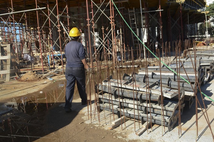 Edificio en construcción en Punta del Este (archivo, abril de 2024). · Foto: Virginia Martínez Díaz