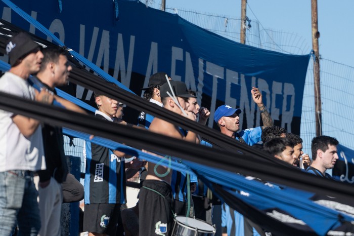 Hinchada de Liverpool, en el estadio Belvedere (archivo, 2024). · Foto: Mara Quintero