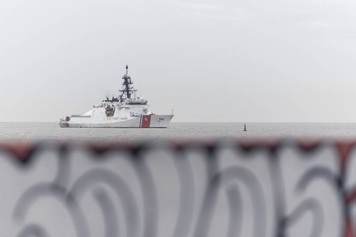 Con 150 personas a bordo, buque de la Guardia Costera de Estados Unidos llega al puerto de Montevideo · Foto: Camilo dos Santos