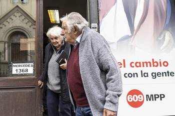 Lucía Topolansky y José Mujica, en la sede del MPP, en Montevideo (archivo, 2024). · Foto: Ernesto Ryan