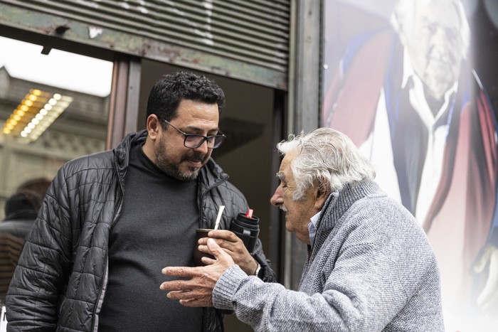 Alejandro Sánchez y José Mujica, en la sede del MPP, (archivo, abril de 2024) · Foto: Ernesto Ryan