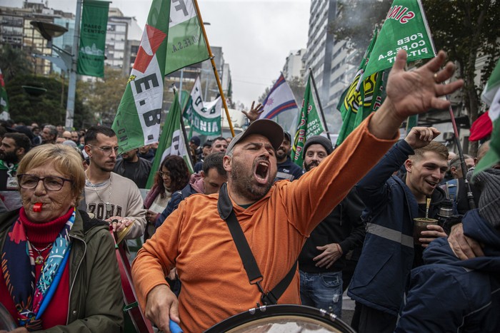 Movilización del sindicato de la bebida, el 22 de mayo, en el Centro de Montevideo. · Foto: Ernesto Ryan