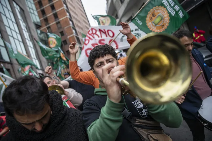Movilización de trabajadores de la bebida por cierre de planta en Minas de FNC (archivo, junio de 2024) · Foto: Ernesto Ryan