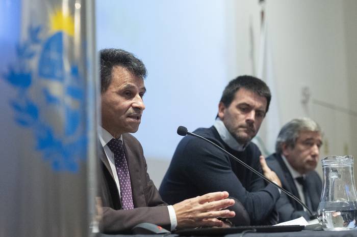 Daniel Pérez, Alejandro Sciarra y Mario Arizti, el 24 de mayo, durante la presentación del nuevo Sistema Nacional de Servicios de Empleo, en la Torre Ejecutiva. · Foto: Alessandro Maradei