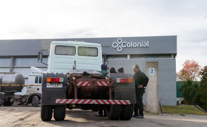Camión de Aspel en la planta industrial de Colonial Granja Pocha, en Juan Lacaze. · Foto: Ignacio Dotti