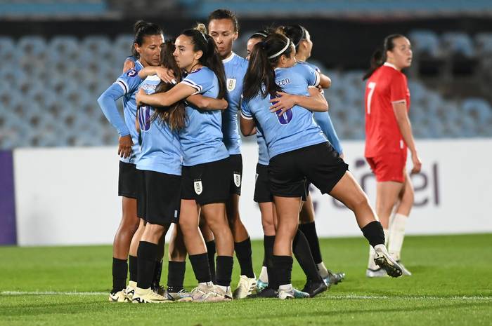 Belén Aquino celebra su gol durante el amistoso de la fecha FIFA ante Rusia, el 31 de mayo, en el estadio Centenario. · Foto: Alessandro Maradei