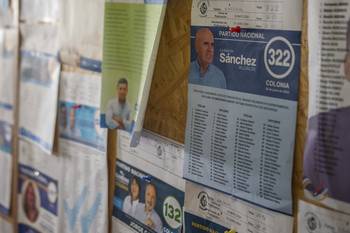 Lista con imagen de Alfredo Sánchez, exalcalde de Florencio Sánchez, en la Corte Electoral en Colonia del Sacramento (archivo, junio de 2024). · Foto: Ignacio Dotti