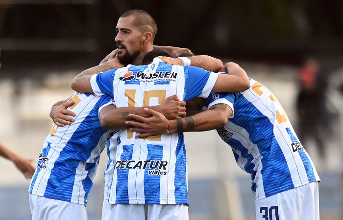 Foto principal del artículo 'Torneo Clausura: Cerro Largo venció al Depor sobre el final del partido' · Foto: Alessandro Maradei