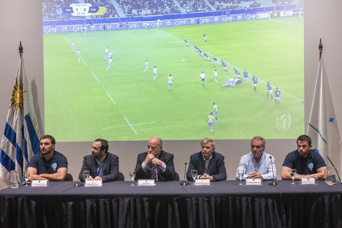 Santiago Civetta, Eduardo Ulloa, Fabian Magno, Sebastián Bauzá, Rodolfo Ambrosio y Manuel Diana, durante la presentación de la ventana de julio de Los Teros. · Foto: Alessandro Maradei