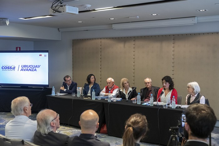 Guillermo Moncecchi, Adriana Migliaro, Roberto Markarian, Carolina Cosse, Rafael Guarga, Victoria Prieto y María Simon. · Foto: Rodrigo Viera Amaral