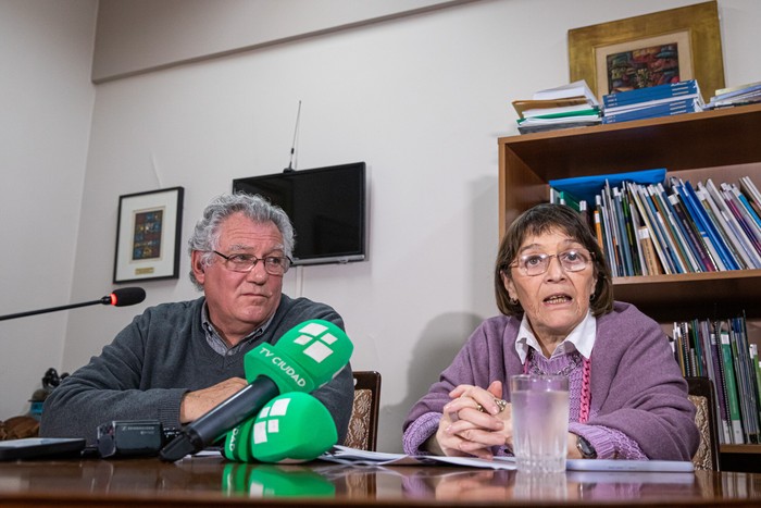 Julián Mazzoni y Daysi Iglesias, el 14 de junio, durante la conferencia de prensa. · Foto: Rodrigo Viera Amaral