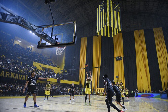 Foto principal del artículo 'Con un partido, comienza la Liga Uruguaya de Básquetbol' · Foto: Gianni Schiaffarino