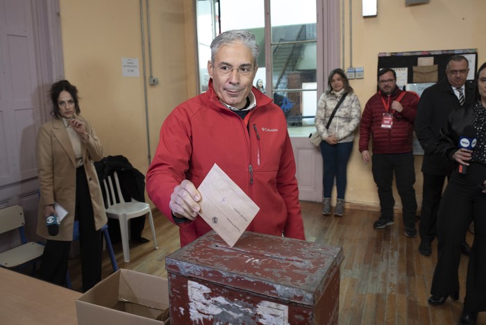 Robert Silva cuando concurrió a votar. · Foto: Martín Varela Umpiérrez